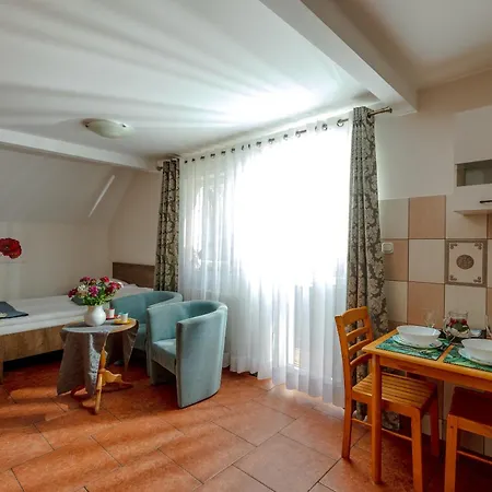 Pensjonat Dom Goscinny W Lesie