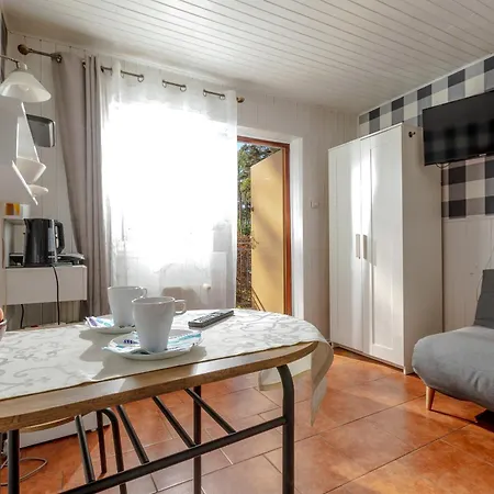 Dom Goscinny W Lesie 3* Pobierowo