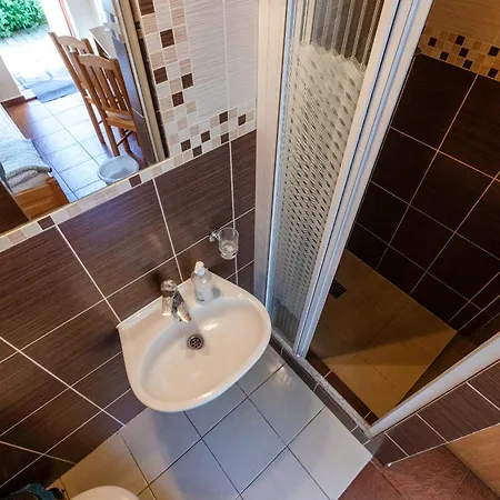 Dom Goscinny W Lesie Pensjonat Pobierowo