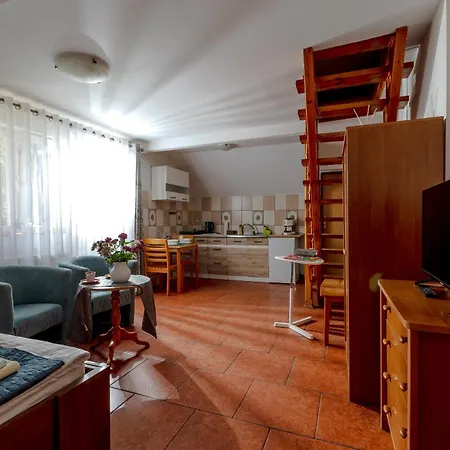 Pensjonat Dom Goscinny W Lesie Pobierowo