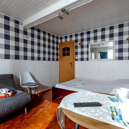 Pensjonat Dom Goscinny W Lesie