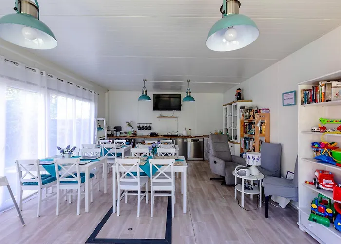 Dom Goscinny W Lesie 招待所 波别罗沃