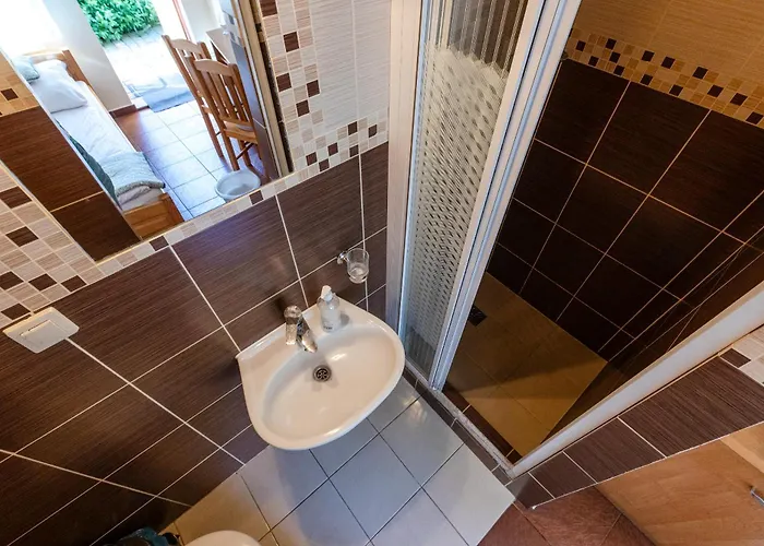 Dom Goscinny W Lesie 招待所 波别罗沃