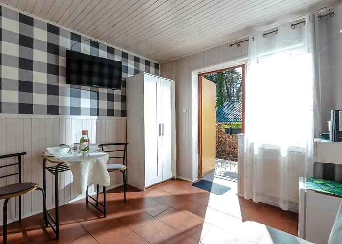 Dom Goscinny W Lesie 招待所 波别罗沃